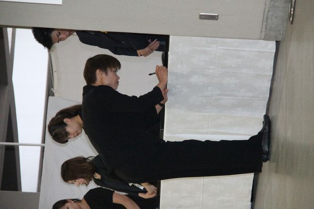 しずちゃん、故・梅津さんの通夜に参列。大粒の涙　画像ギャラリー（8枚目）