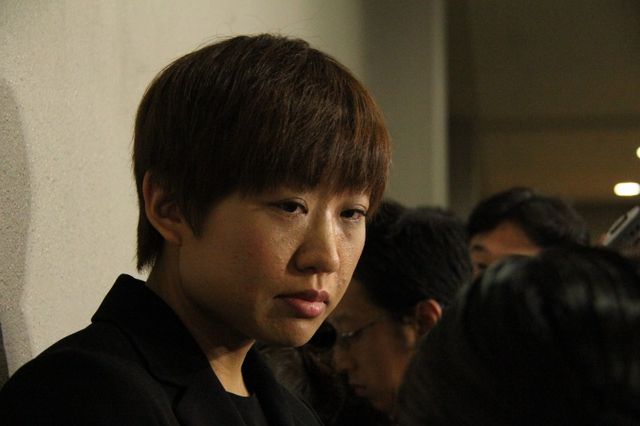 しずちゃん、故・梅津さんの通夜に参列。大粒の涙　画像ギャラリー（9枚目）