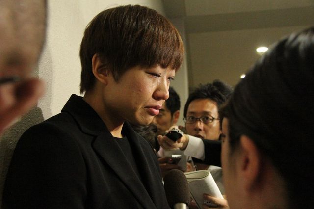 しずちゃん、故・梅津さんの通夜に参列。大粒の涙　画像ギャラリー（10枚目）