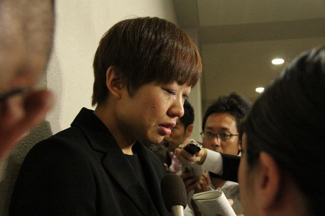 しずちゃん、故・梅津さんの通夜に参列。大粒の涙　画像ギャラリー（11枚目）