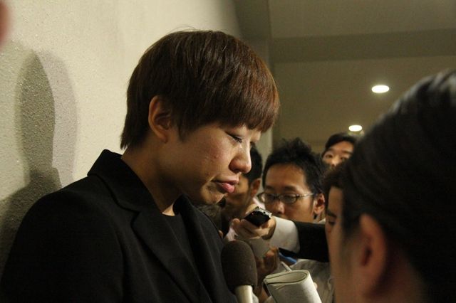 しずちゃん、故・梅津さんの通夜に参列。大粒の涙　画像ギャラリー（12枚目）