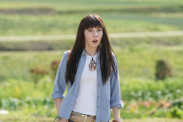 結（橋本環奈）は畑仕事を手伝って…朝ドラ「おむすび」第27回（4枚目）