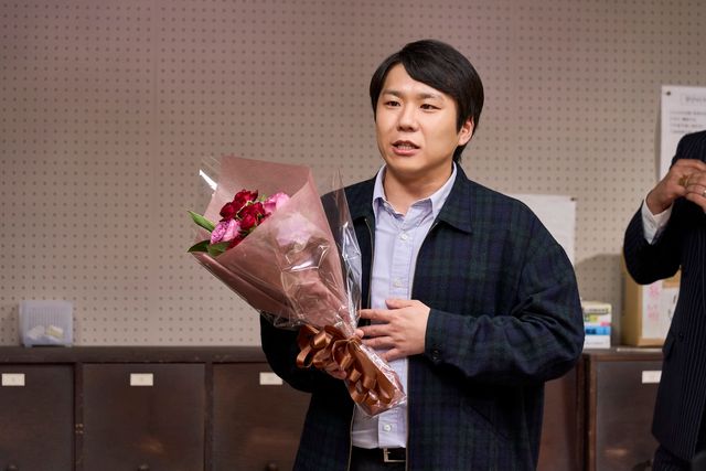 有村架純は笑顔で！『ブラック・ショーマン』主要キャストのクランクアップ写真10枚（6枚目）