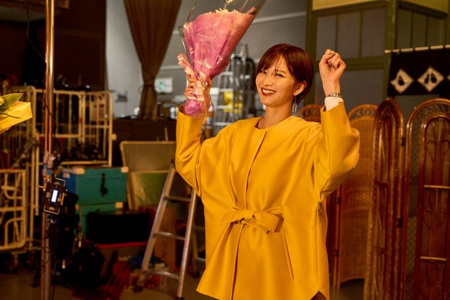 有村架純は笑顔で！『ブラック・ショーマン』主要キャストのクランクアップ写真10枚（8枚目）