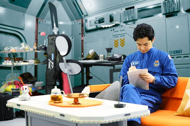 千葉雄大、驚きの表情！ドラマ「40万キロかなたの恋」場面カット：フォトギャラリー