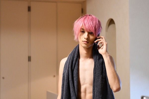 横浜流星、話題の舌ペロ＆肉体美「初めて恋をした日に読む話」（2枚目）