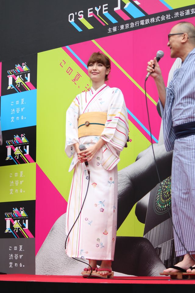 笑顔で離婚危機を否定したユッキーナ写真ギャラリー：フォトギャラリー