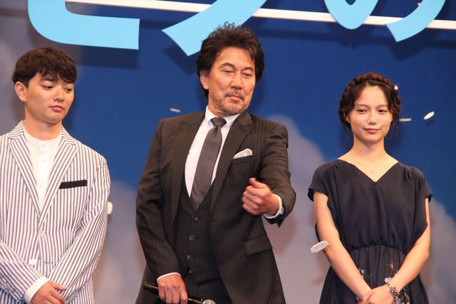 広瀬すずも思わず笑顔！役所、大泉、リリーが爆笑の掛け合い！『バケモノの子』舞台あいさつ写真ギャラリー（3枚目）