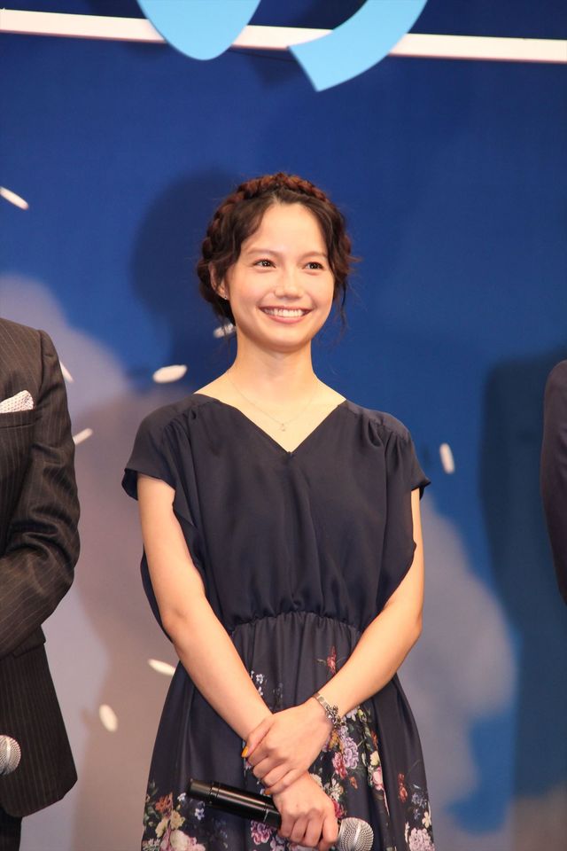 広瀬すずも思わず笑顔！役所、大泉、リリーが爆笑の掛け合い！『バケモノの子』舞台あいさつ写真ギャラリー（4枚目）