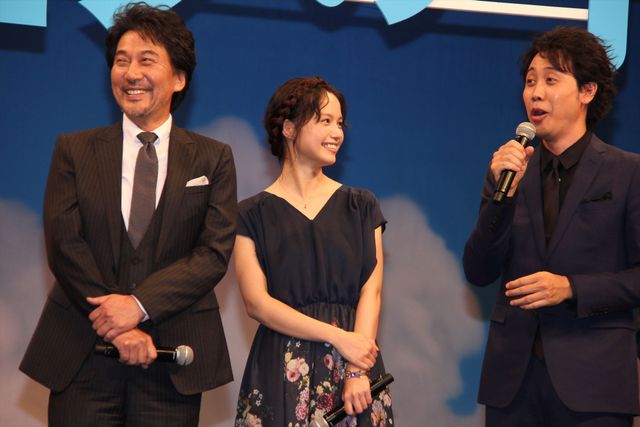 広瀬すずも思わず笑顔！役所、大泉、リリーが爆笑の掛け合い！『バケモノの子』舞台あいさつ写真ギャラリー（13枚目）