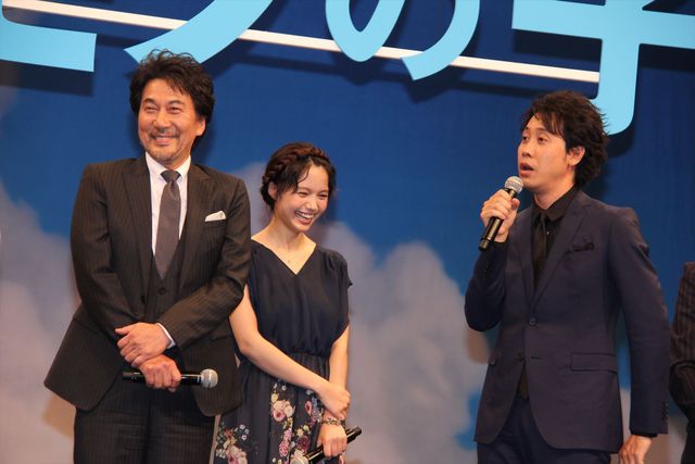 広瀬すずも思わず笑顔！役所、大泉、リリーが爆笑の掛け合い！『バケモノの子』舞台あいさつ写真ギャラリー（14枚目）