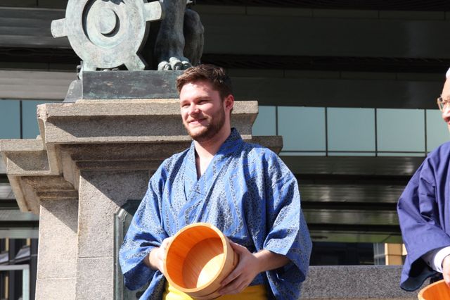 こんなイケメンに水をかけられたい！『トランスフォーマー』ジャック・レイナー打ち水体験フォトギャラリー（3枚目）