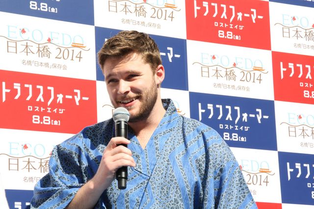 こんなイケメンに水をかけられたい！『トランスフォーマー』ジャック・レイナー打ち水体験フォトギャラリー（4枚目）