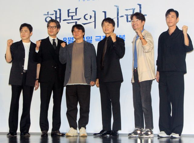 イ・ソンギュンさん遺作『幸福の国』制作報告会の様子（16枚目）