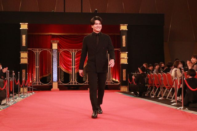 爆イケ！横浜流星・草なぎ剛・森本慎太郎らレッドカーペットに登場！（9枚目）