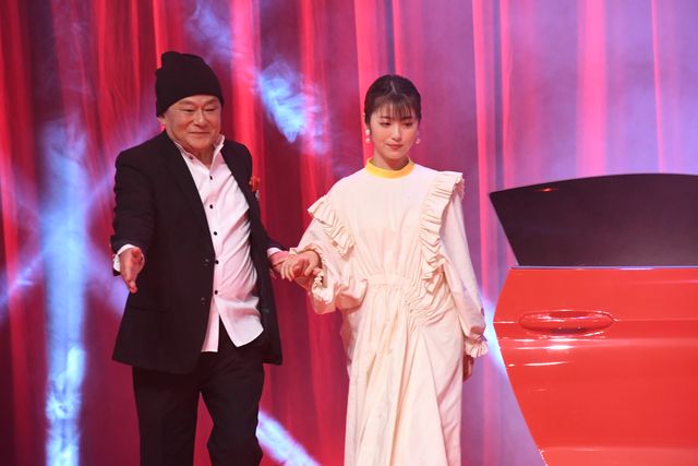 浜辺美波がもらい泣き…『名探偵コナン 緋色の弾丸』完成披露(39枚目)