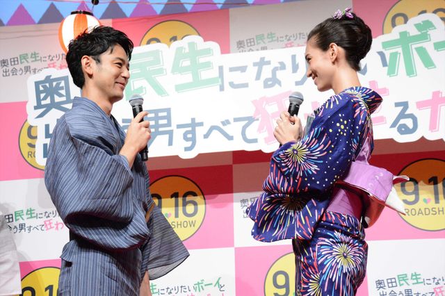 妻夫木聡＆水原希子、浴衣姿で登場！『民生ボーイと狂わせガール』完成披露舞台あいさつ（19枚目）
