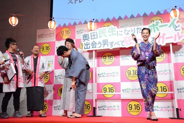 妻夫木聡＆水原希子、浴衣姿で登場！『民生ボーイと狂わせガール』完成披露舞台あいさつ（20枚目）
