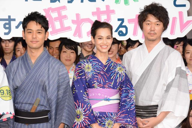 妻夫木聡＆水原希子、浴衣姿で登場！『民生ボーイと狂わせガール』完成披露舞台あいさつ（23枚目）