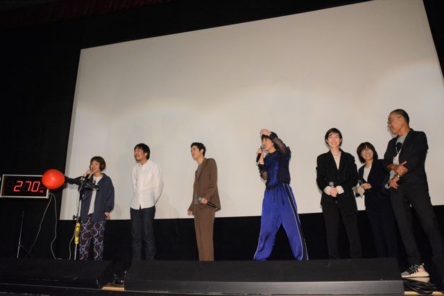 夏帆＆シム・ウンギョン、パンチングマシーンに挑戦！（5枚目）