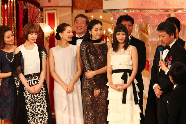 綾瀬はるか、長澤まさみ、夏帆、広瀬すず『海街diary』4姉妹が最優秀作品賞に歓喜！フォトギャラリー（7枚目）