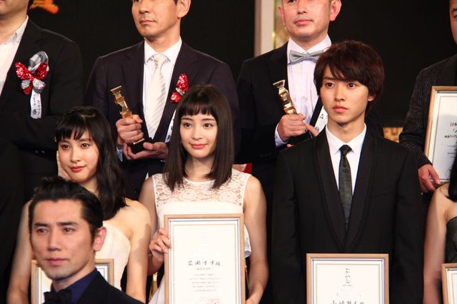 綾瀬はるか、長澤まさみ、夏帆、広瀬すず『海街diary』4姉妹が最優秀作品賞に歓喜！フォトギャラリー（11枚目）