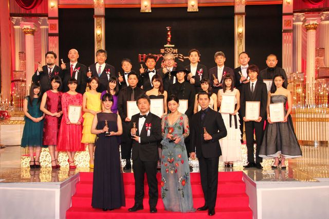 綾瀬はるか、長澤まさみ、夏帆、広瀬すず『海街diary』4姉妹が最優秀作品賞に歓喜！フォトギャラリー（12枚目）