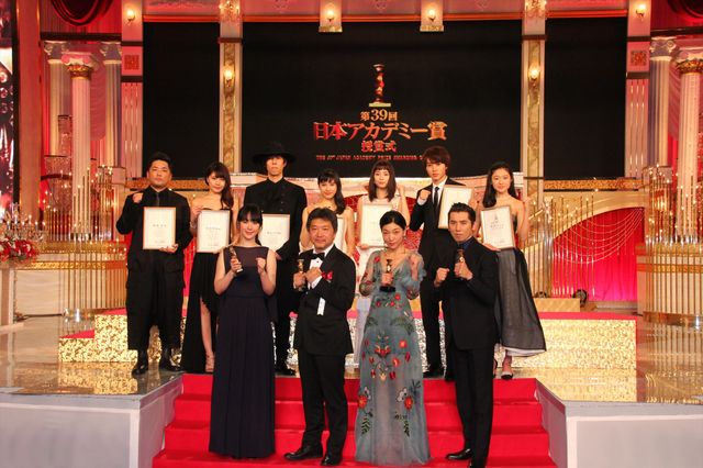 綾瀬はるか、長澤まさみ、夏帆、広瀬すず『海街diary』4姉妹が最優秀作品賞に歓喜！フォトギャラリー（14枚目）