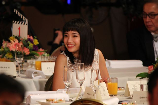 綾瀬はるか、長澤まさみ、夏帆、広瀬すず『海街diary』4姉妹が最優秀作品賞に歓喜！フォトギャラリー（15枚目）