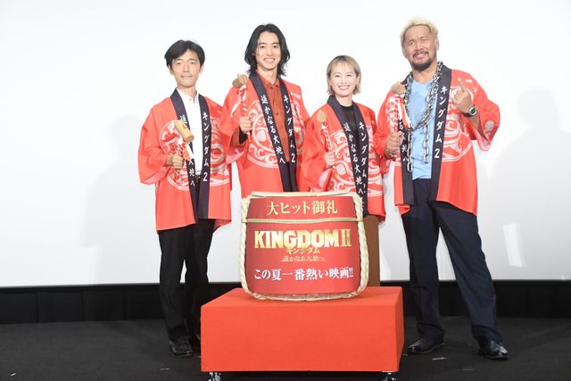 山崎賢人×清野菜名×真壁刀義『キングダム2』ヒットを法被姿でお祝い（18枚目）