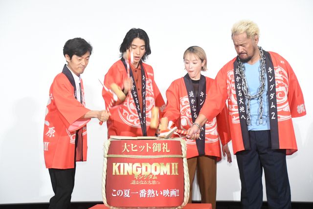 山崎賢人×清野菜名×真壁刀義『キングダム2』ヒットを法被姿でお祝い（20枚目）