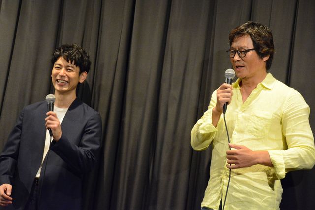 妻夫木聡＆豊川悦司、豚を巡るエピソード！『パラダイス・ネクスト』公開記念舞台あいさつ（4枚目）