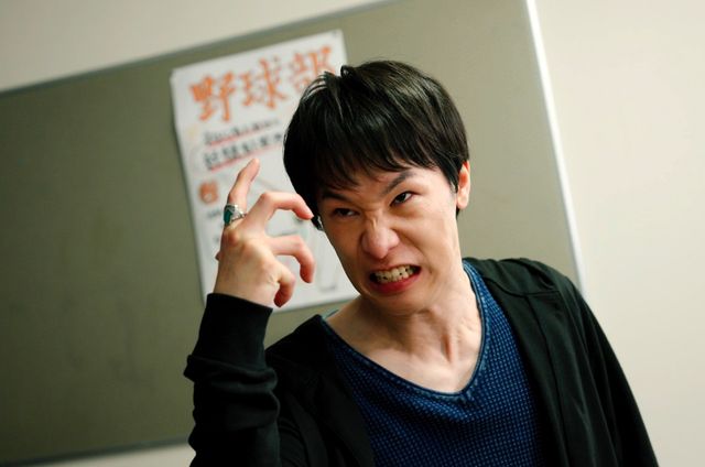 「ドンブラ」鈴木浩文＆タカハシシンノスケの漫才コンビ再び！Vシネクスト『仮面ライダーガッチャード』場面写真（2枚目）