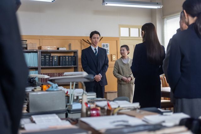 イマジナリー？何かをにらむ桂場（松山ケンイチ）…「虎に翼」第25週「女の知恵は後へまわる？」第122回（4枚目）