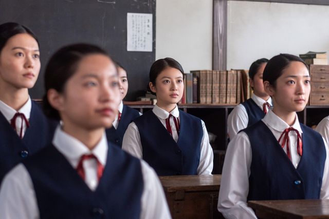 嵩（北村匠海）が健太郎（高橋文哉）を連れて帰ってきて…「あんぱん」第7週「海と涙と私と」第31回（3枚目）