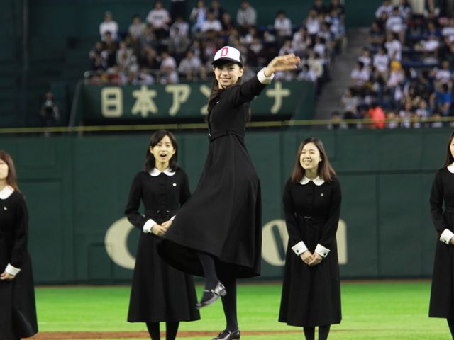 美少女モデル、中条あやみ＆女子高生軍団、呪いの始球式フォトギャラリー：フォトギャラリー