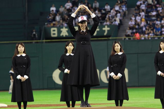 美少女モデル、中条あやみ＆女子高生軍団、呪いの始球式フォトギャラリー（7枚目）