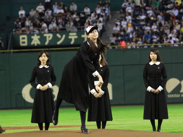 美少女モデル、中条あやみ＆女子高生軍団、呪いの始球式フォトギャラリー（8枚目）