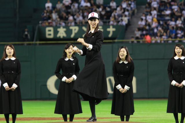 美少女モデル、中条あやみ＆女子高生軍団、呪いの始球式フォトギャラリー（9枚目）