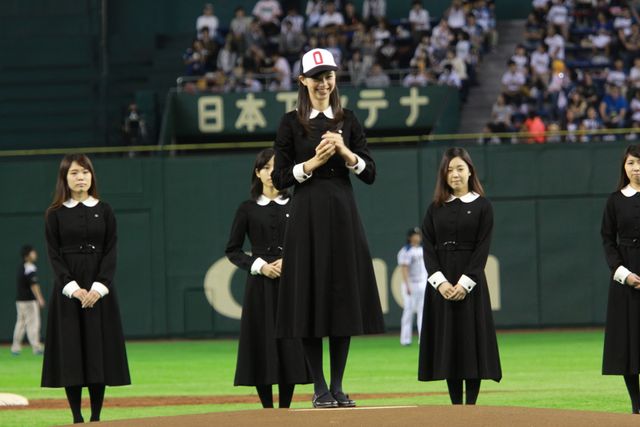 美少女モデル、中条あやみ＆女子高生軍団、呪いの始球式フォトギャラリー（10枚目）