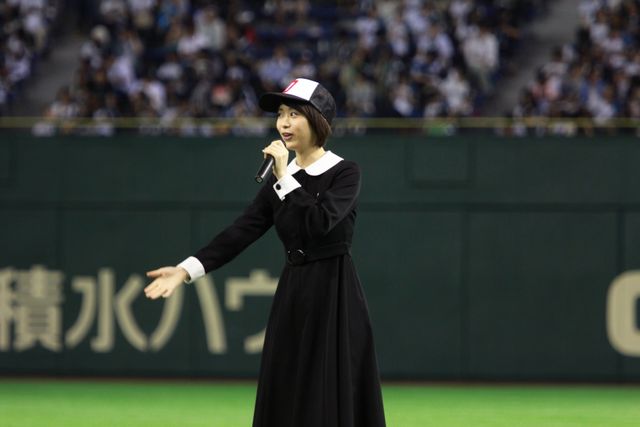 美少女モデル、中条あやみ＆女子高生軍団、呪いの始球式フォトギャラリー（15枚目）