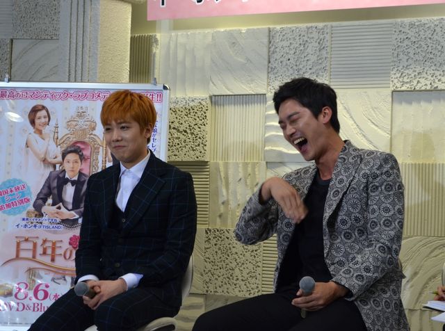 ぬいぐるみをガブー！おちゃめなイ・ホンギフォトギャラリー（10枚目）