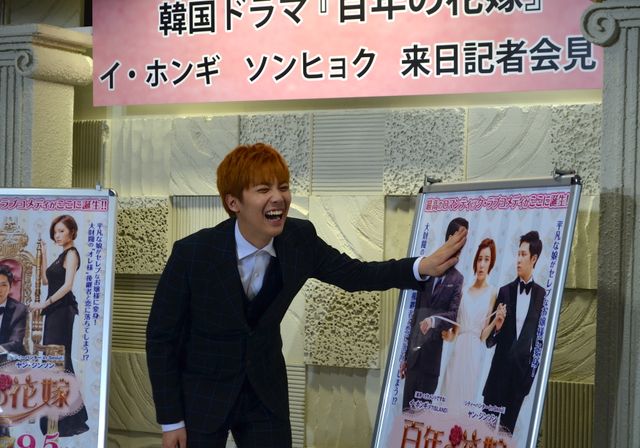 ぬいぐるみをガブー！おちゃめなイ・ホンギフォトギャラリー（14枚目）