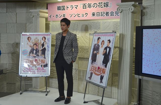 ぬいぐるみをガブー！おちゃめなイ・ホンギフォトギャラリー（18枚目）