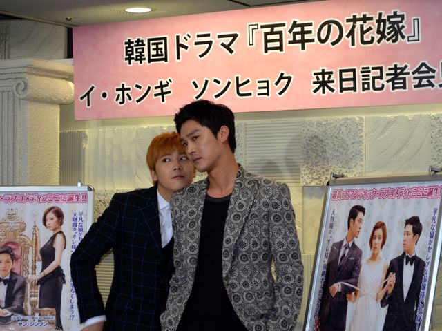 ぬいぐるみをガブー！おちゃめなイ・ホンギフォトギャラリー（19枚目）