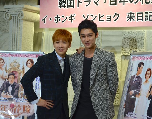 ぬいぐるみをガブー！おちゃめなイ・ホンギフォトギャラリー（20枚目）