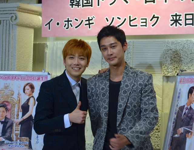 ぬいぐるみをガブー！おちゃめなイ・ホンギフォトギャラリー（21枚目）