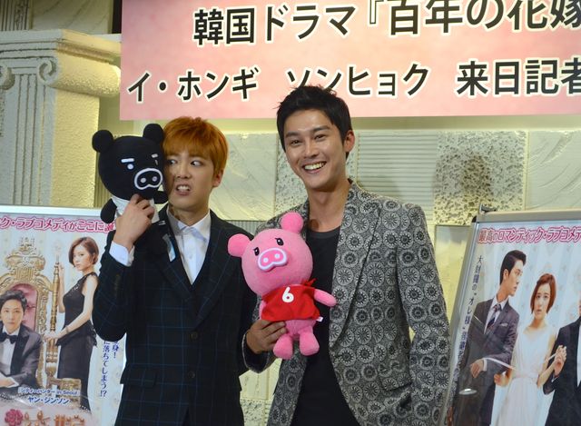 ぬいぐるみをガブー！おちゃめなイ・ホンギフォトギャラリー（25枚目）