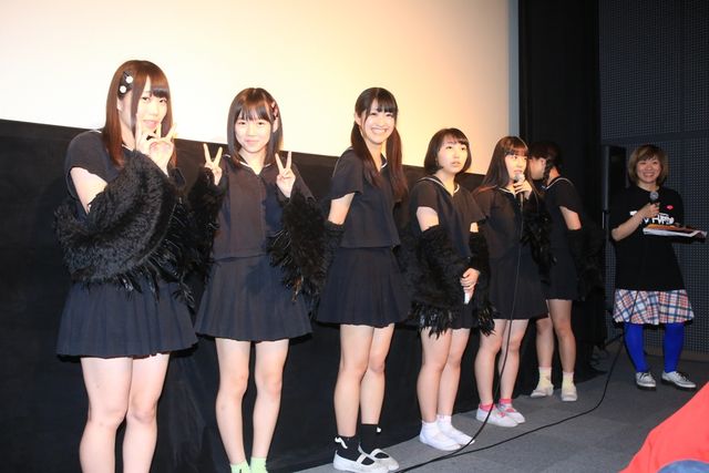 アイドルグループ・BELLRING少女ハート、劇中衣装で公開初日を祝う！写真ギャラリー（4枚目）