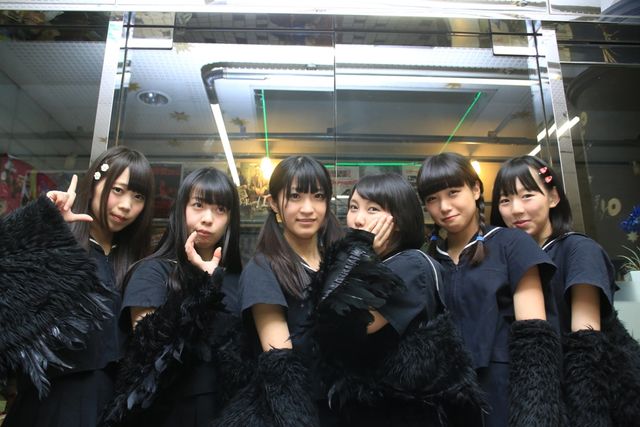 アイドルグループ・BELLRING少女ハート、劇中衣装で公開初日を祝う！写真ギャラリー（5枚目）